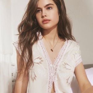 UO New Dawn Vestito Crochet Top